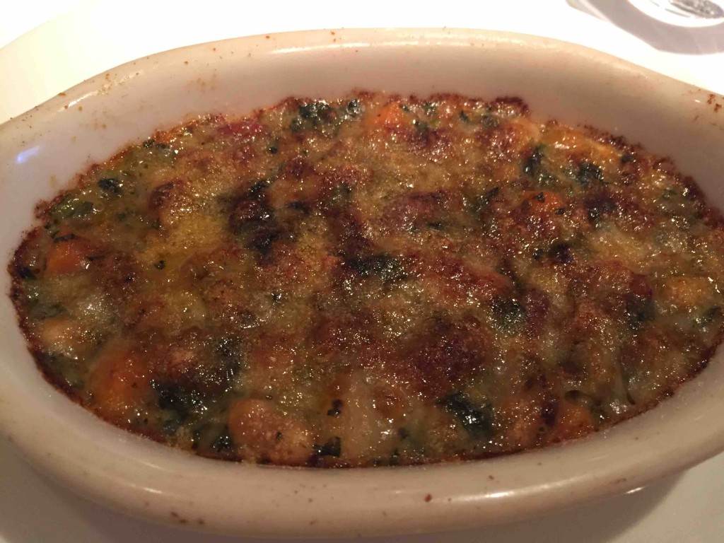 ズッパ（イタリア郷土スープ）／リボッリータ（野菜と豆とパンをじっくり煮込んだ具沢山スープ。パルミジャーノチーズをたっぷりのせてオーブン焼きにしています）