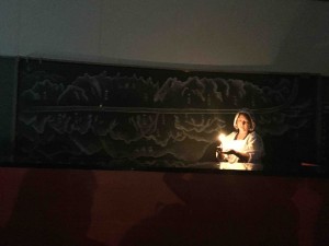 始まりはローソクの火で厳かに