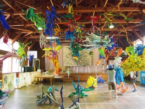 廃校を使って、子どもがまるっと遊べる「絵本と木の実の美術館」は2015年11月30日まで