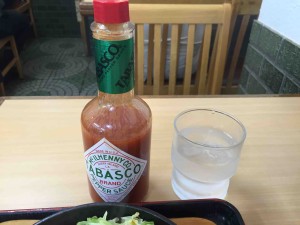 ちなみに、タバスコはマストアイテムなので、尋常ではないサイズです（苦笑）
