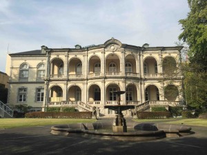 お庭に出て振り返ると、なんとも絵になる！