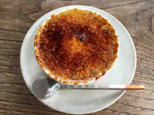 クリームブリュレ（レギュラー４２０円、スモール３１０円）も本格的でおいしかった！大きい方でもペロリです