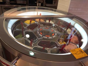 カウンターには立派なアイスの冷蔵庫