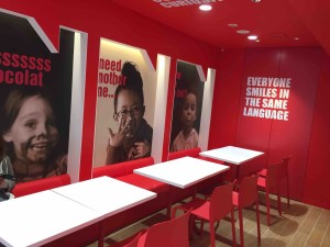 店内も赤が基調で、なんだかおしゃれ