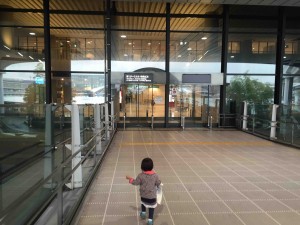動く歩道を抜けるといよいよ空港！！