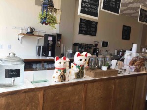 中に入るとなぜか招き猫