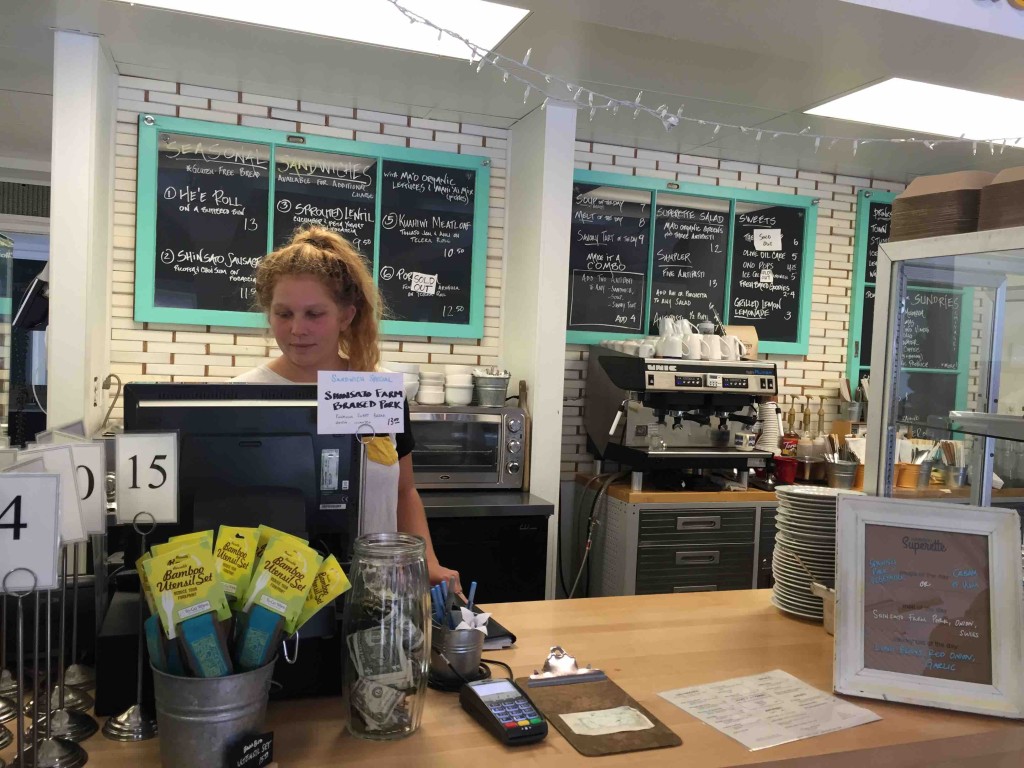 先にオーダー＆お会計して、席に持ってきてもらいます