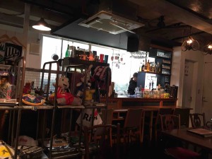 カフェスペースでは南米の食べ物や飲み物を提供