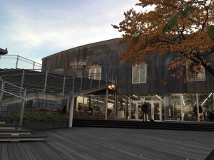 街が楽しそうという理由で、受講場所は神楽坂を選択。話題のスポット「le　kagu」にも寄り道