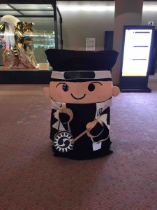 座って、勝どき太鼓も打ち鳴らします