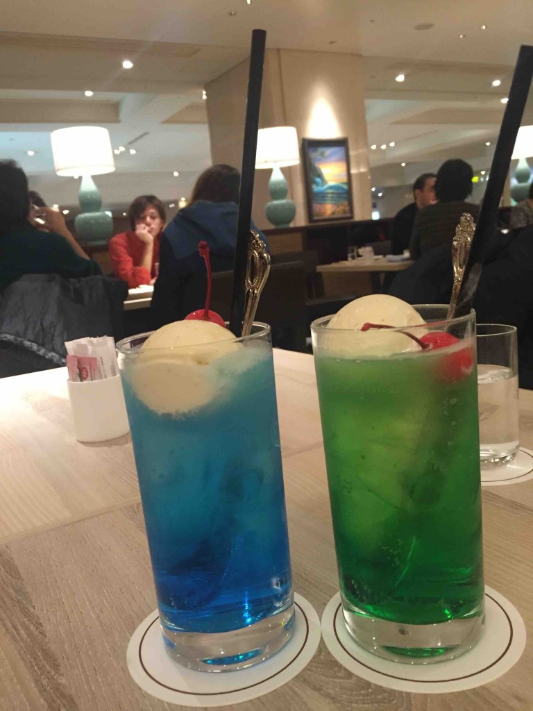 ハワイアンクリームソーダと普通のクリームソーダ