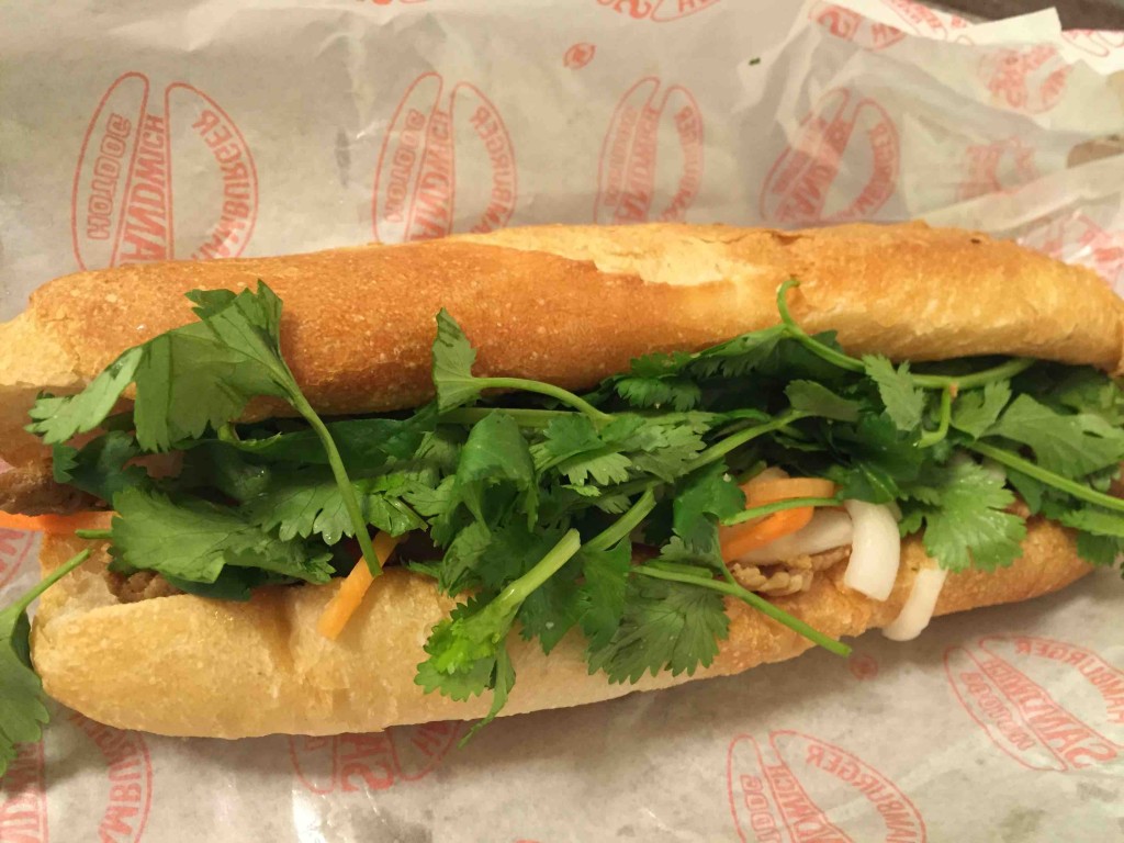 豚焼肉（５５０円）にパクチー増量（＋１００円）