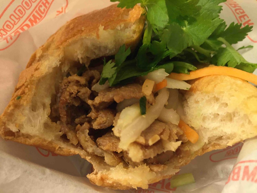 豚焼肉になます、パクチーとシンプルながら、ガッツリうまい