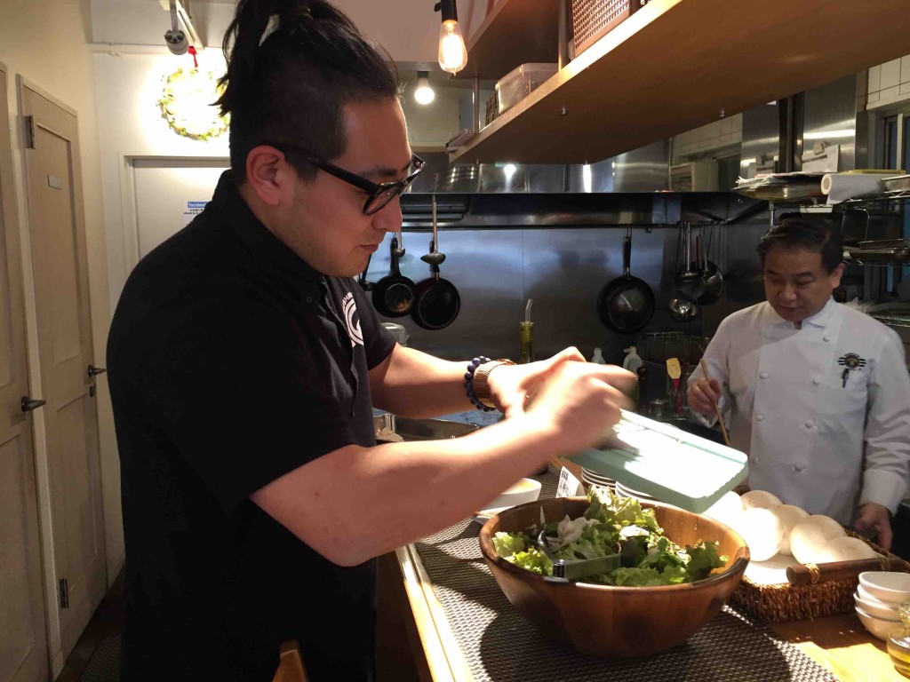 なくなっても次から次へと補充してくれます。しかもマッシュルームのスライスは目の前で削ってくれる！