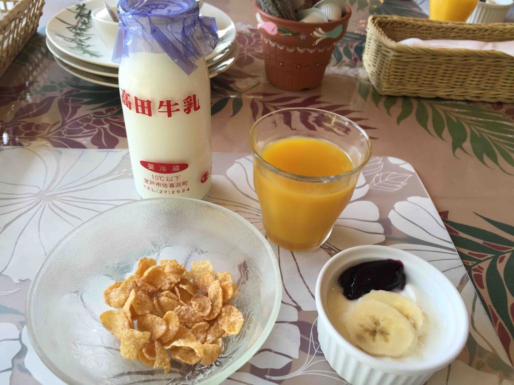 朝ごはんは、THEペンションといった洋朝食ですが、ちゃんとバランスよく、いろんなものが出てきます。