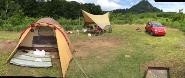 ちなみにサイト全体の構成はこんな感じテントの位置は自分で決めたけど、タープと車の位置は管理人さんに教えてもらいました