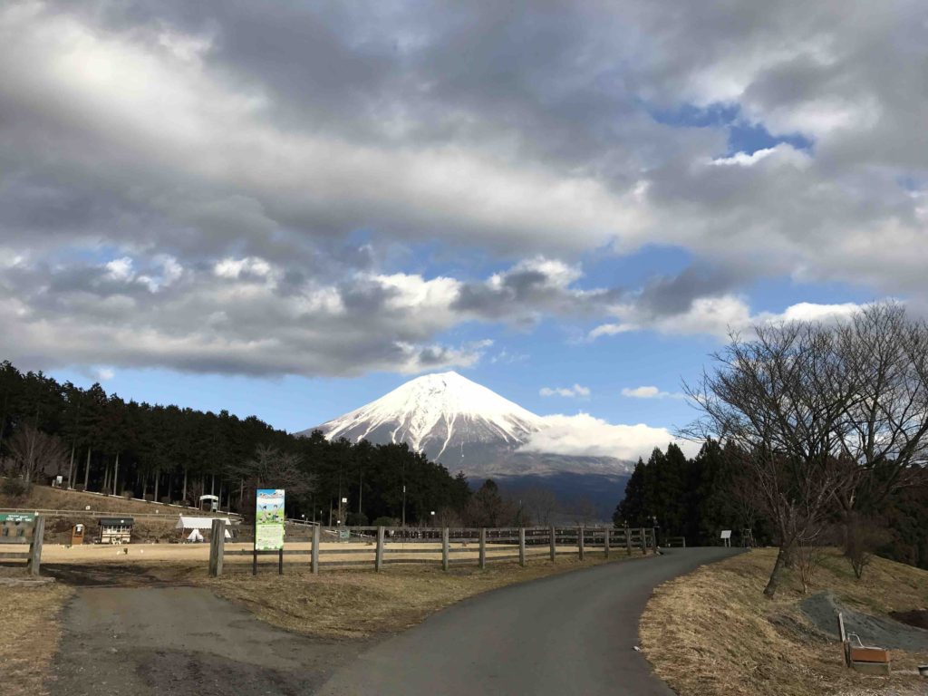 富士山が目の前にあるだけで、日本のどの牧場よりも「特別感」があると思う！